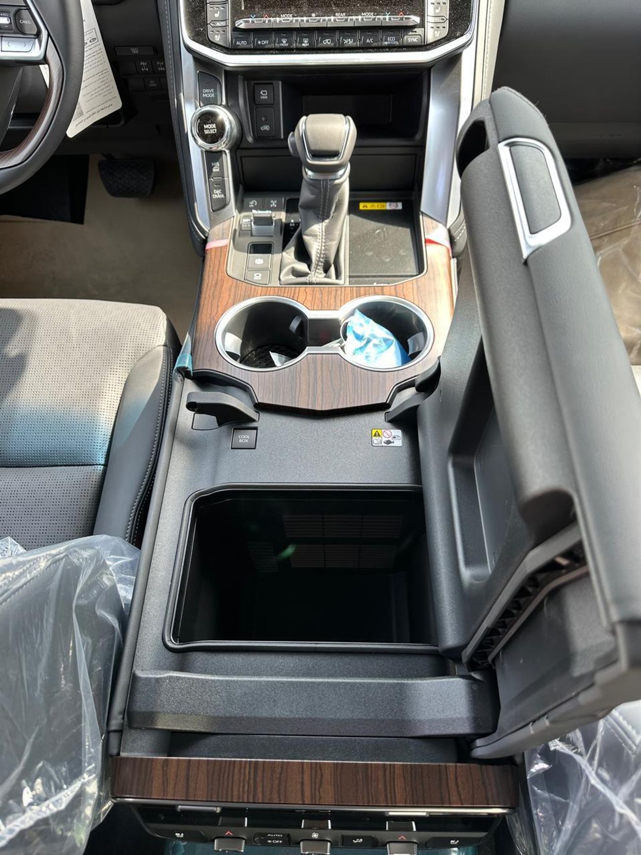 Toyota Land Cruiser 2025 Toyota Land Cruiser VX 3.5L AT Hybrid (High)