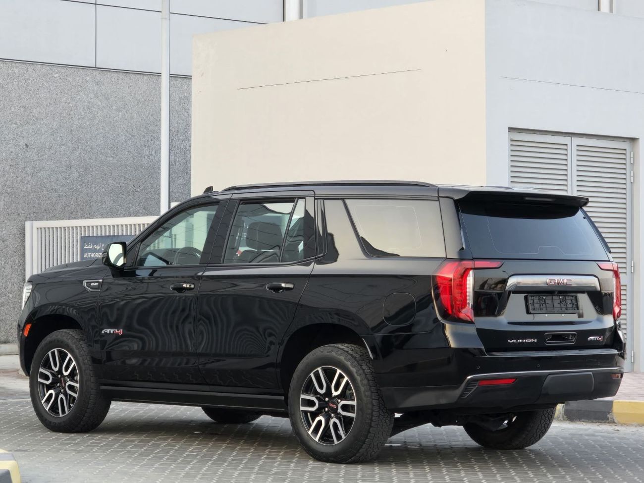 GMC Yukon AT4 5.3L GMC YUKON AT4 2022// GCC// UNDER WARRANTY// FSH// ORIGINAL PAINT