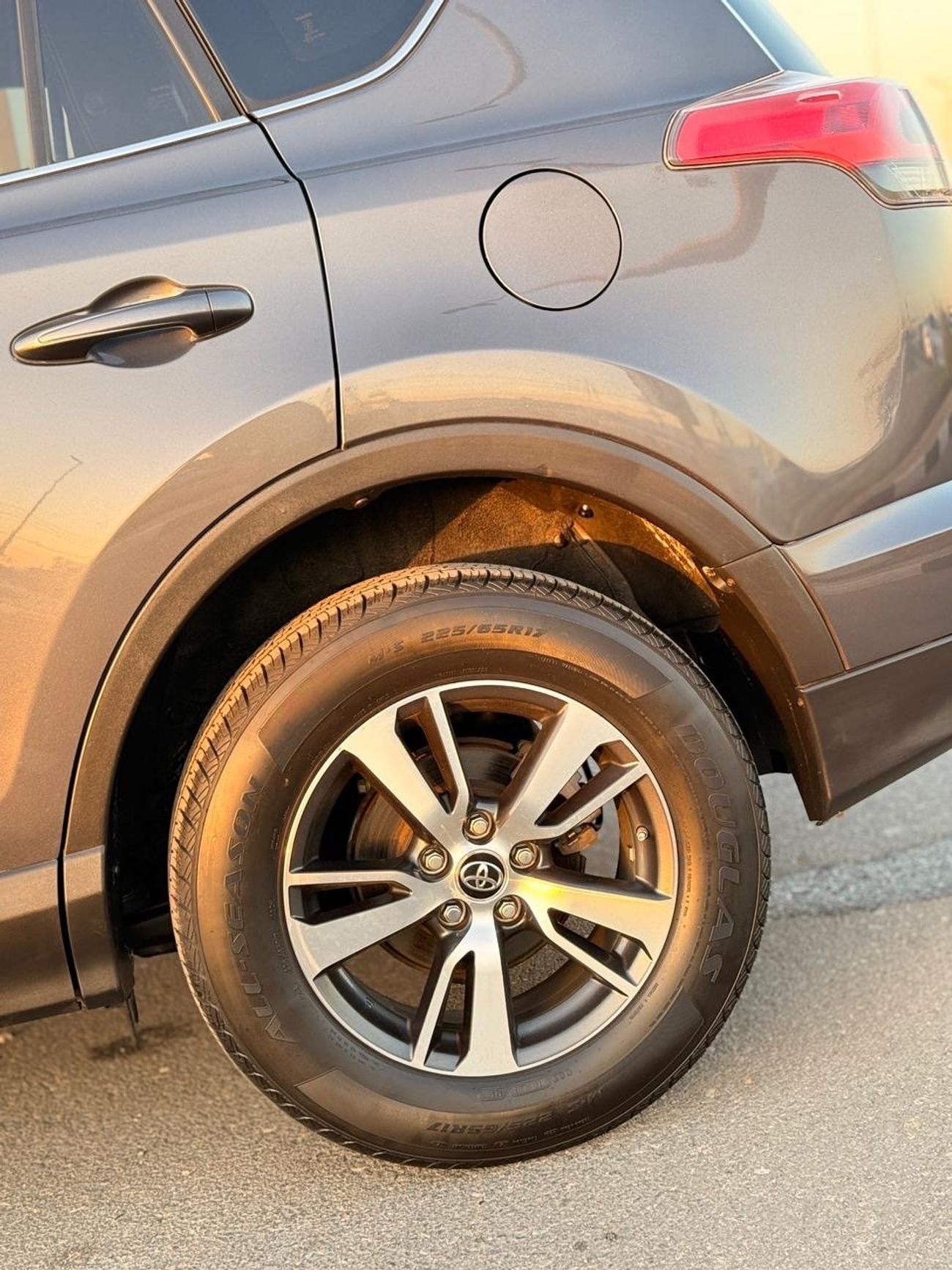 تويوتا راف ٤ XLE 2.5L Full option Sunroof 2018