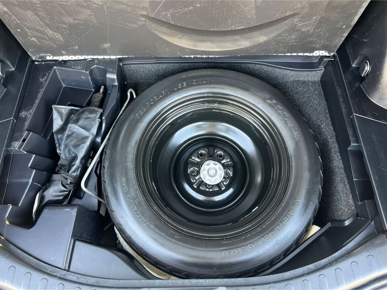 Toyota RAV4 2017 Toyota RAV4 XLE – 2.5L – Sunroof – Push Start – Rear Camera – Power Trunk