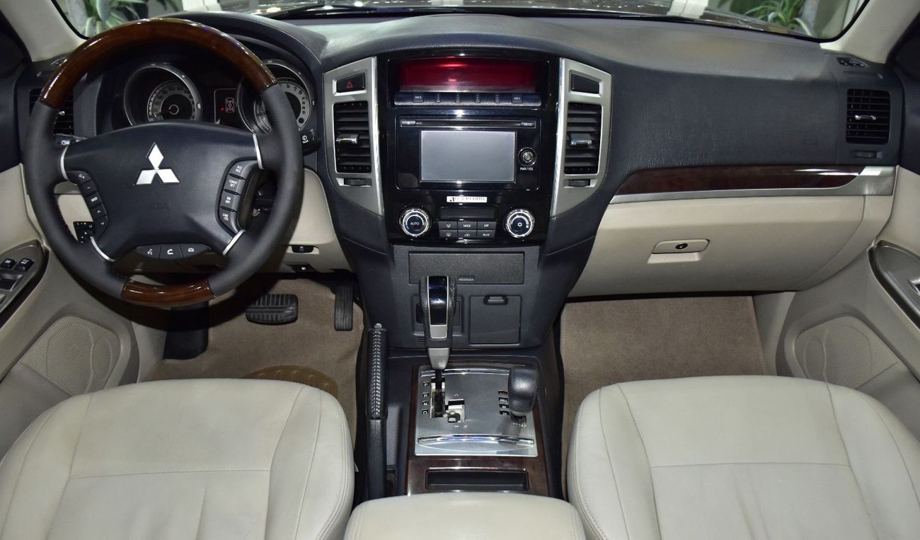 ميتسوبيشي باجيرو EXCELLENT DEAL for our Mitsubishi Pajero GLS ( 2016 Model ) in Brown Color GCC Specs