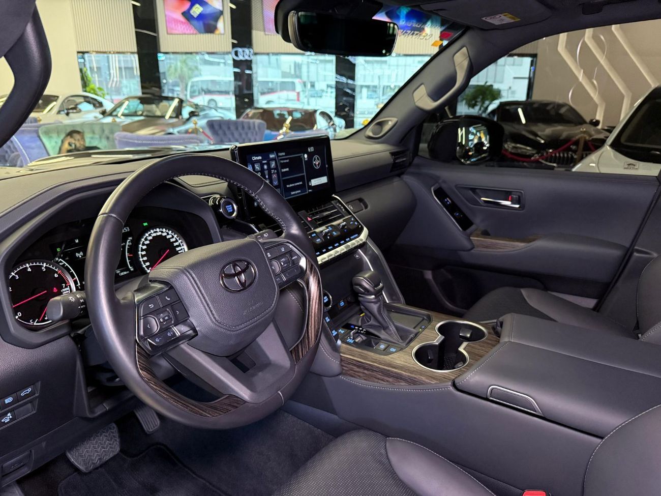 Toyota Land Cruiser VXR 4.0L 2023 Land Cruiser 4.0L VXR GCC-Al Futtaim Warranty - 13,000 KM Only