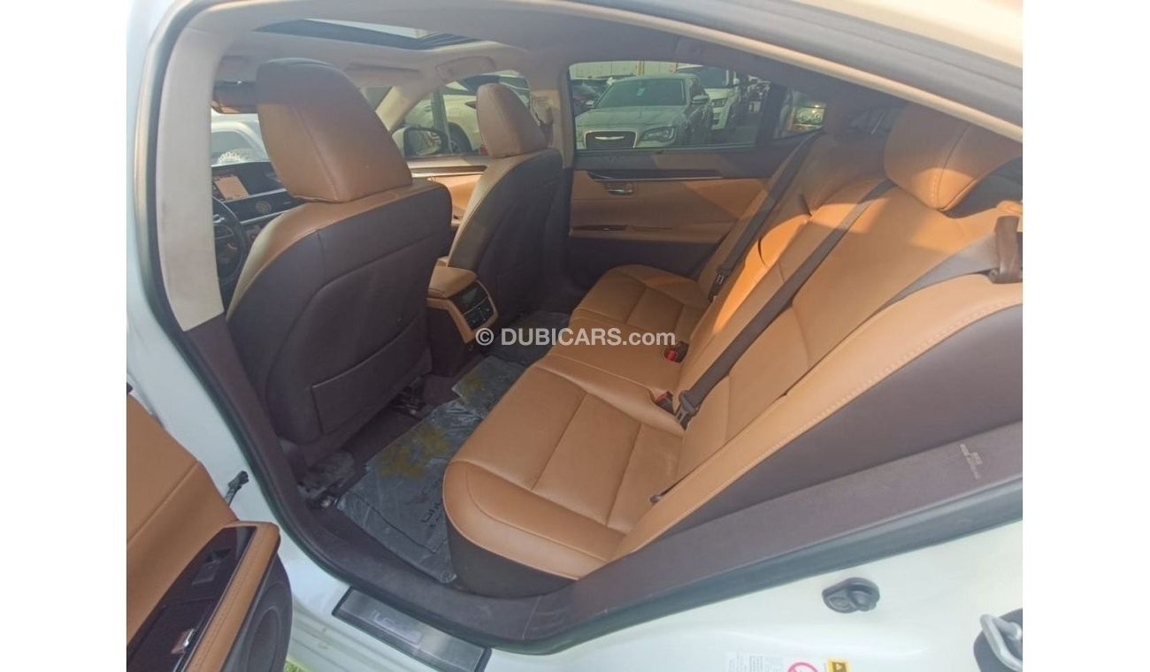 Lexus ES 300 The car is very good, in perfect condition, looks clean from the inside and outside without any acci