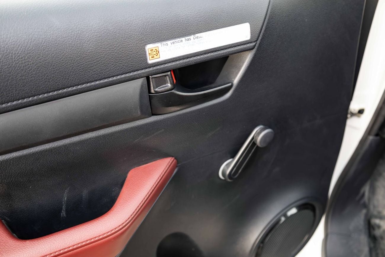 تويوتا هيلوكس Single Cab 2.4L Manual - Super White Inside Maroon | Export Only
