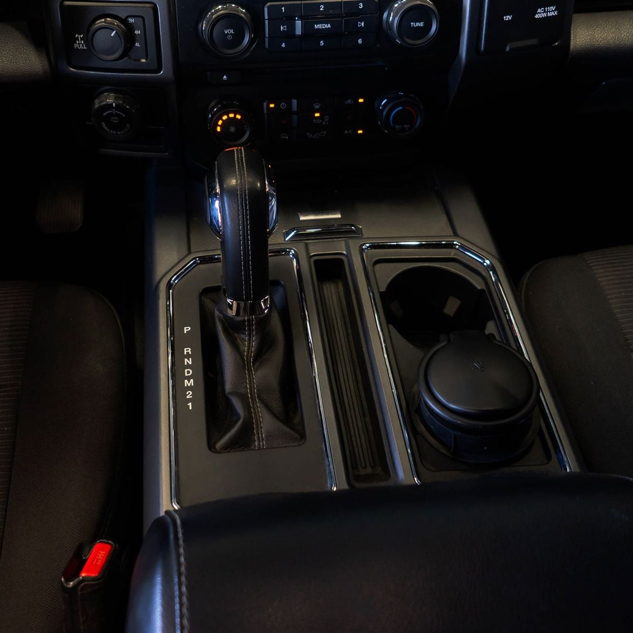 Ford F 150 XLT 5.0L (385 HP) Double Cab Utility AED 2,572 P.M • 0% Downpayment • Ford F-150 XLT Crew • 1 Year W