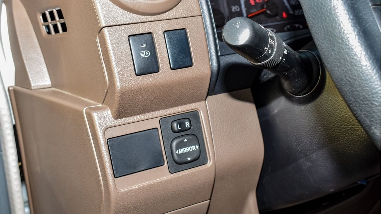 Toyota Land Cruiser 70 4.0L V6  A/T