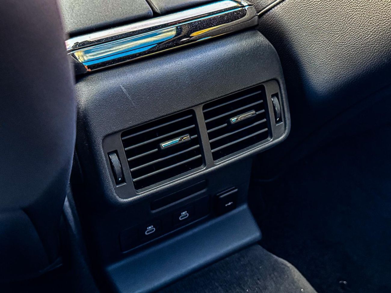 Land Rover Range Rover Velar Land Rover Range Rover Velar 2026 Automatic 0 Km 4 Cylinder All Wheel Drive (AWD) SUV Gold