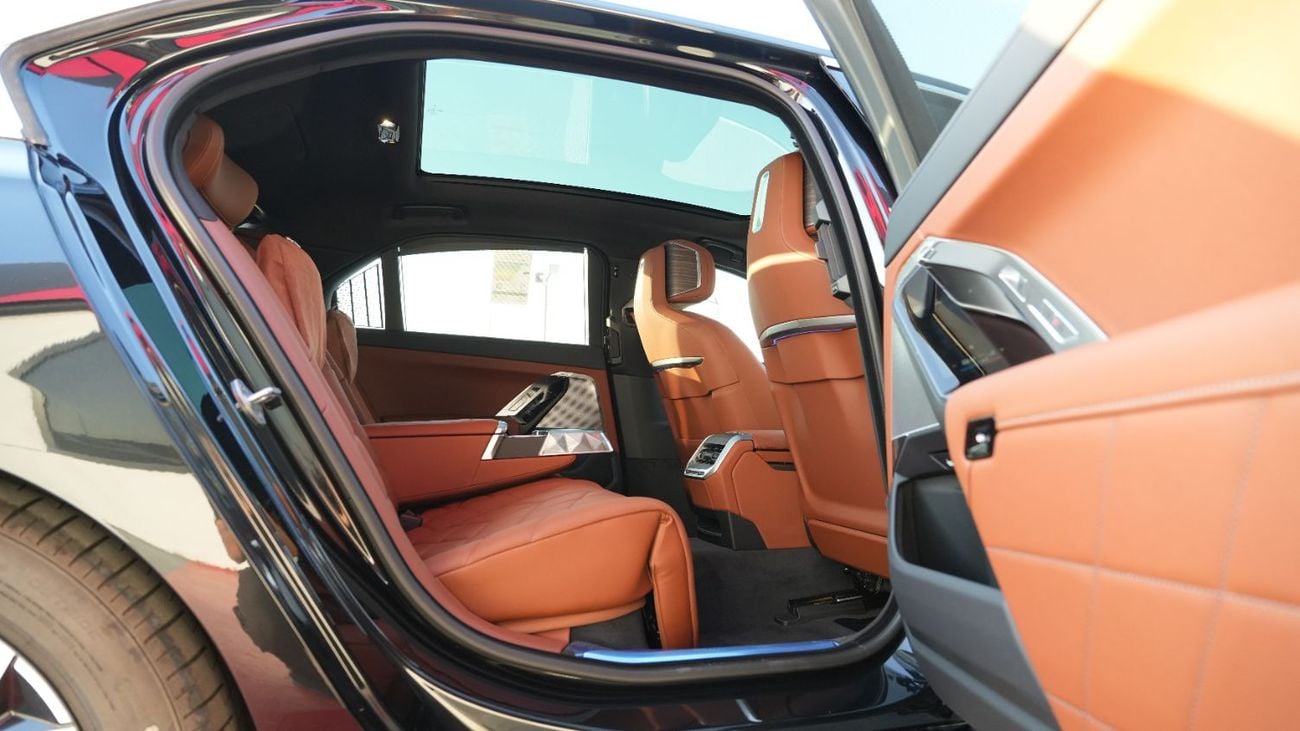 بي أم دبليو 735i 735i V6 Black 2026MY Export Only