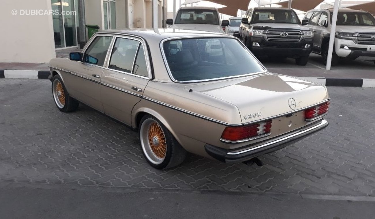 مرسيدس بنز 230 1984 Mercedes Full options with sunroof A.C. Manuel Gear