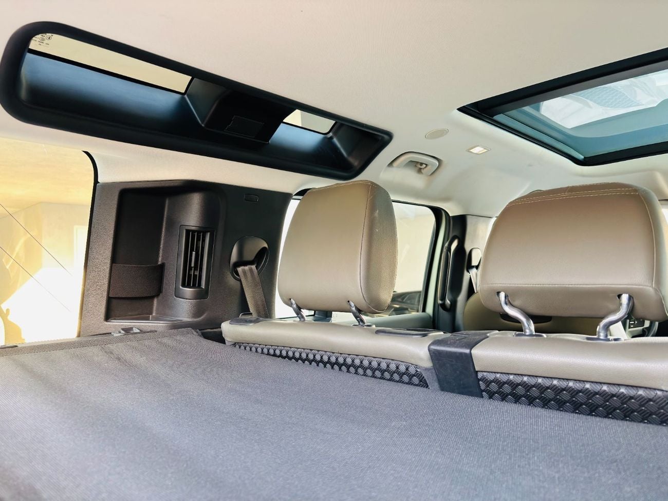 لاند روفر ديفندر P300 110 2.0L (5 Seater)