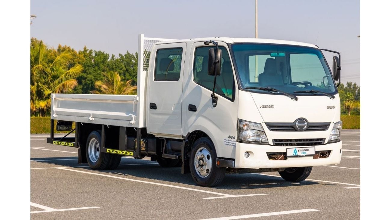 Hino 300 Series 614 2020 / Dual Cab 4.0L RWD / Diesel M/T with Rear AC / Like New Condition / GCC Specs