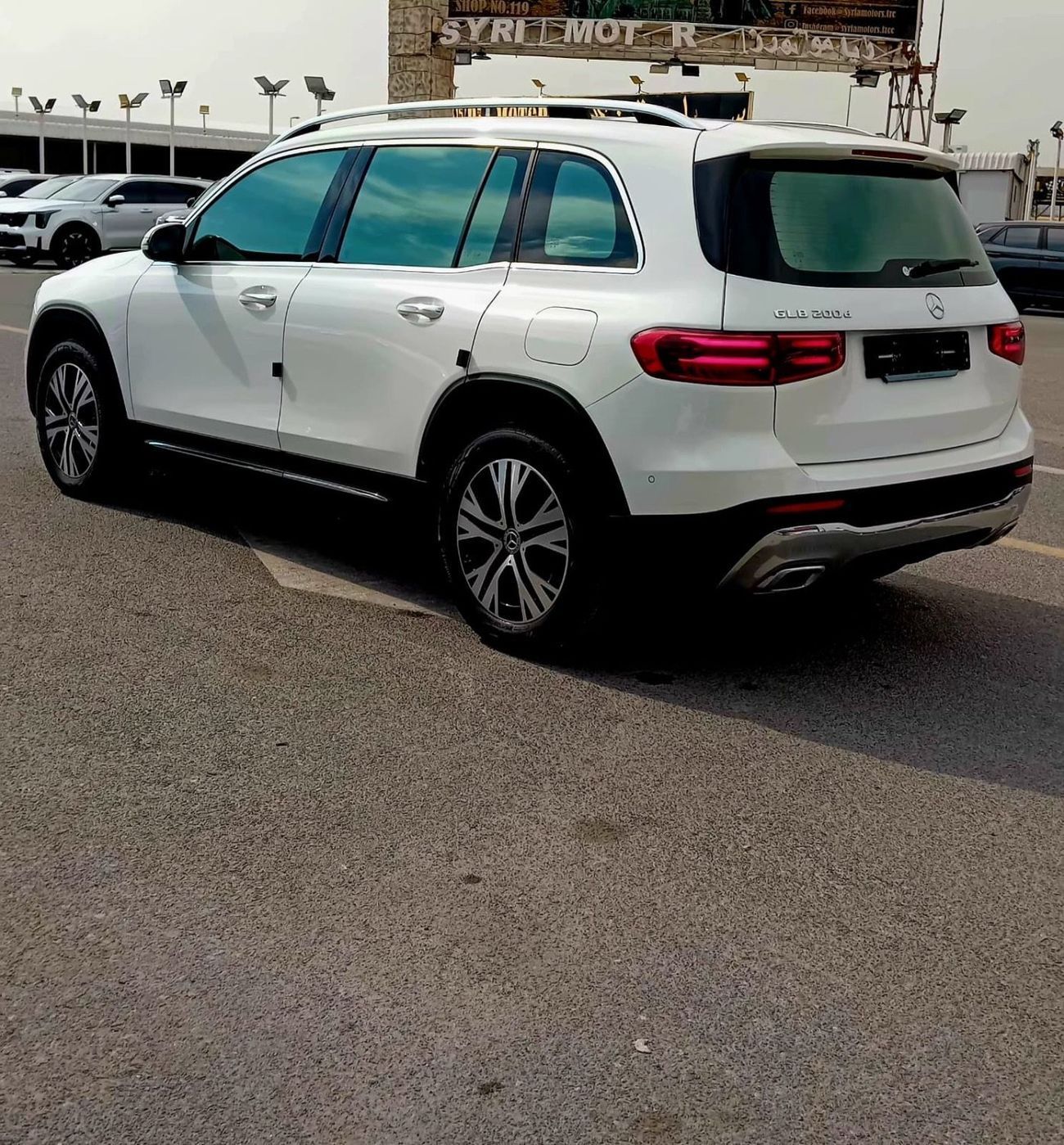 Mercedes-Benz GLB 200 BMW 200d