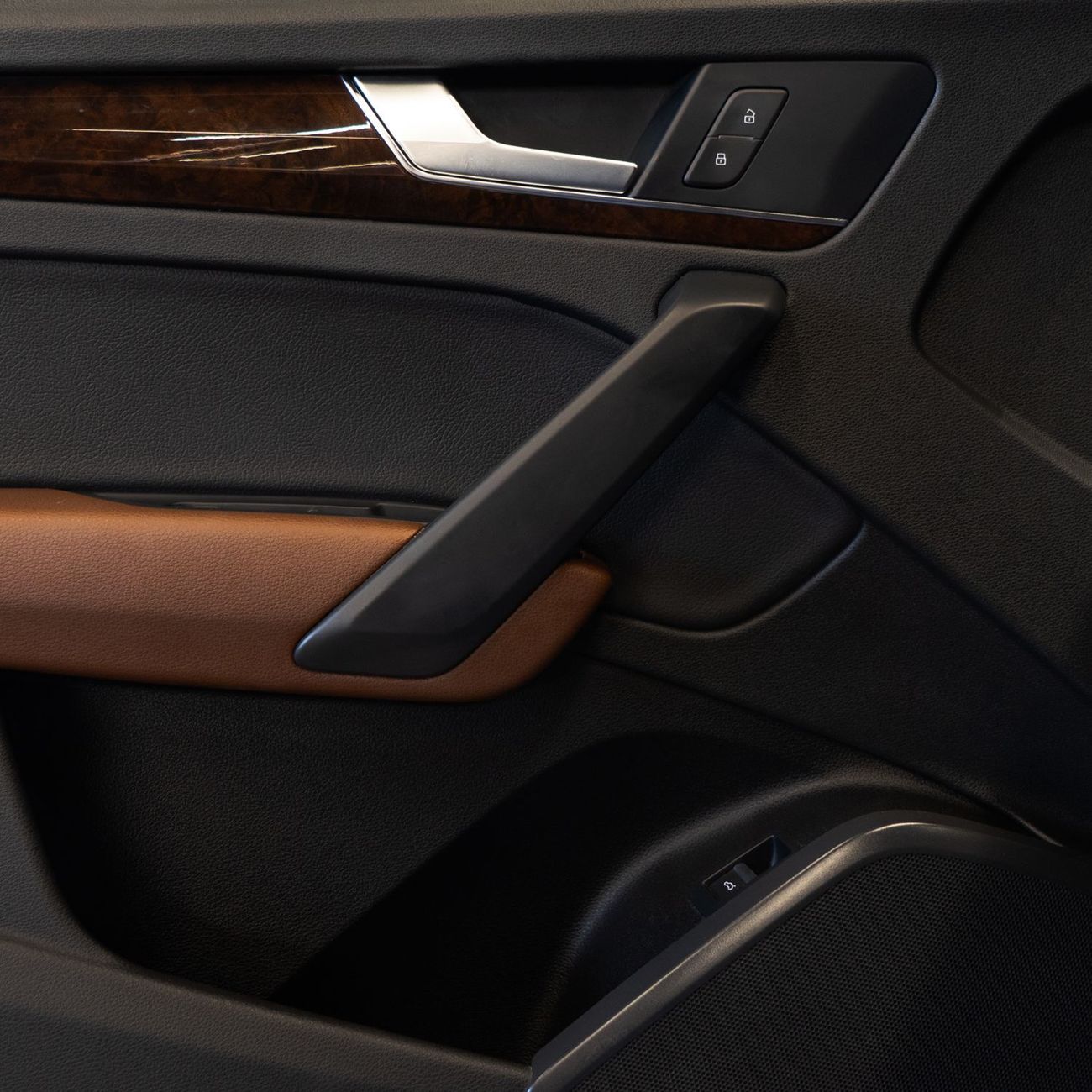 Audi Q5 45 TFSI Quattro 2.0L AED 1,628 pm • 0% Downpayment • Audi Q5 45Tfsi • 1 Year Warranty