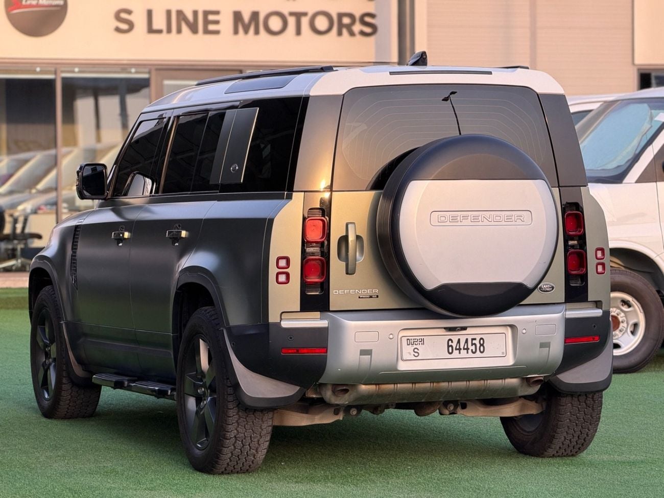 لاند روفر ديفندر P400