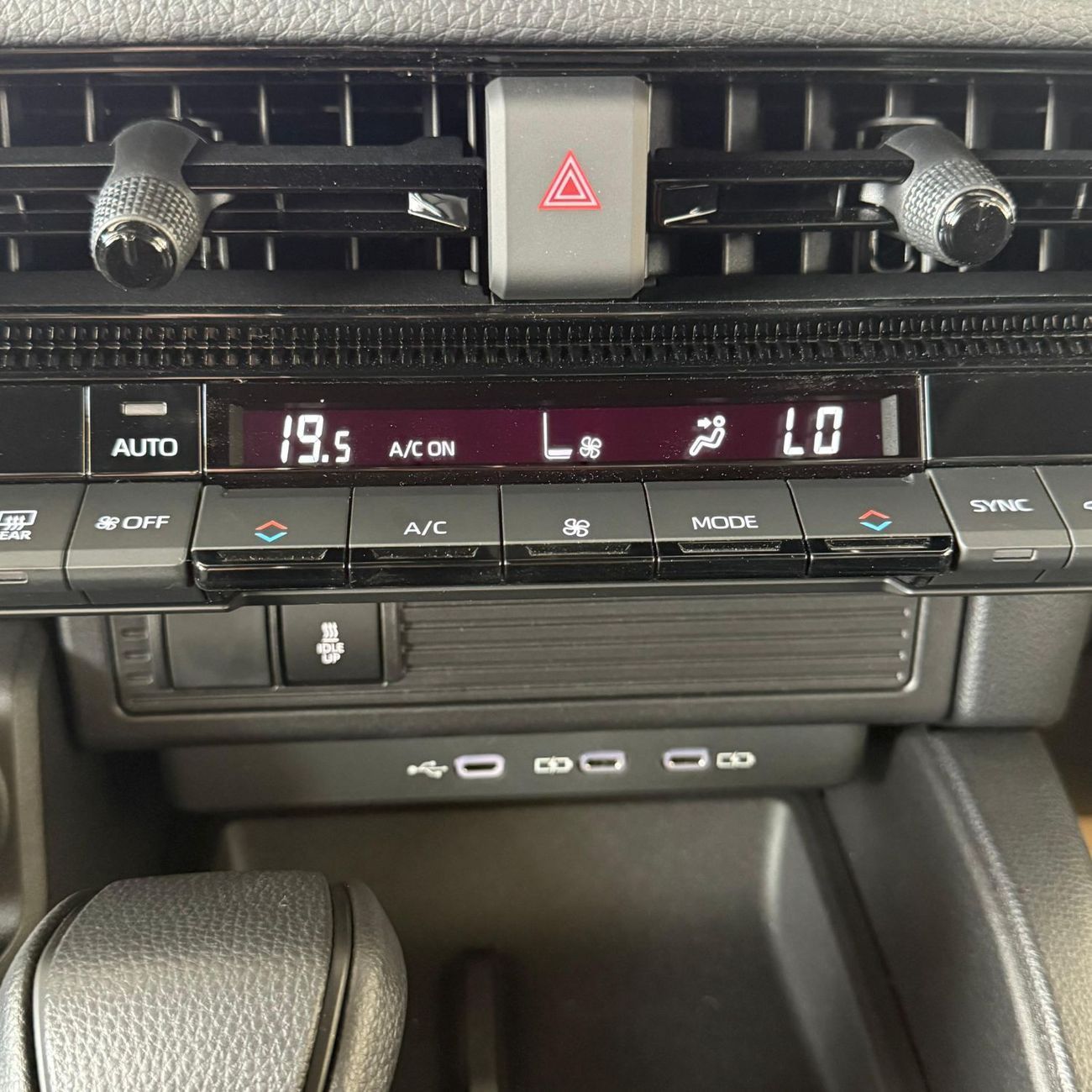 Toyota Prado 2.8 DIESEL SUNROOF **EXPORT ONLY**التصدير فقط خارج الخليج**