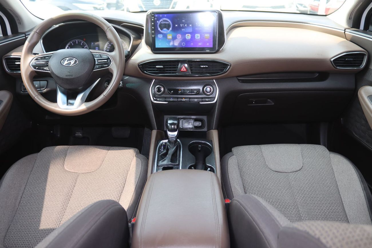 Hyundai Santa Fe GL 2.4L Hyundai Santa Fe - 2019 - GCC - 7 seats - accident-free - 2.4L-low mileage, in excellent con