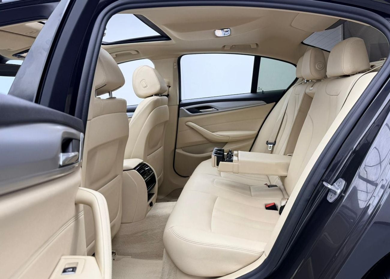 بي أم دبليو 520i 2020 BMW 520i, Warranty, Service History, Fully Loaded, Excellent Condition, GCC