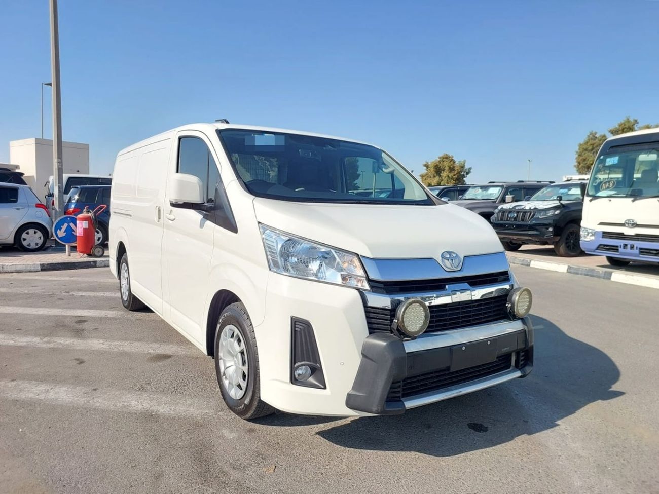 Toyota Hiace TOYOTA HIACE VAN RHD 2019 MODEL 2.8 L DIESEL AUTOMATIC(PM09311)