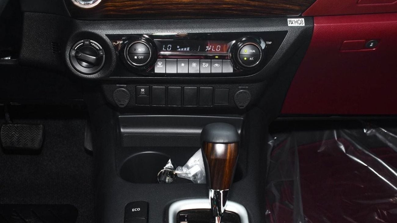 Toyota Hilux TOYOTA HILUX 2.7L AT PETROL FULL PUSH START 2024 MODEL