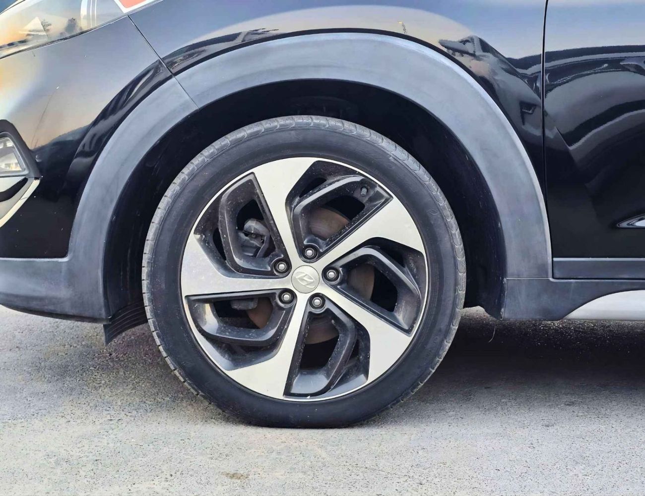 هيونداي توسون GLX  | 1.2L V4 PETROL | PUSH START | RADAR | DVD CAMERA | GCC | HIGH OPTION | CODE # GLXHR