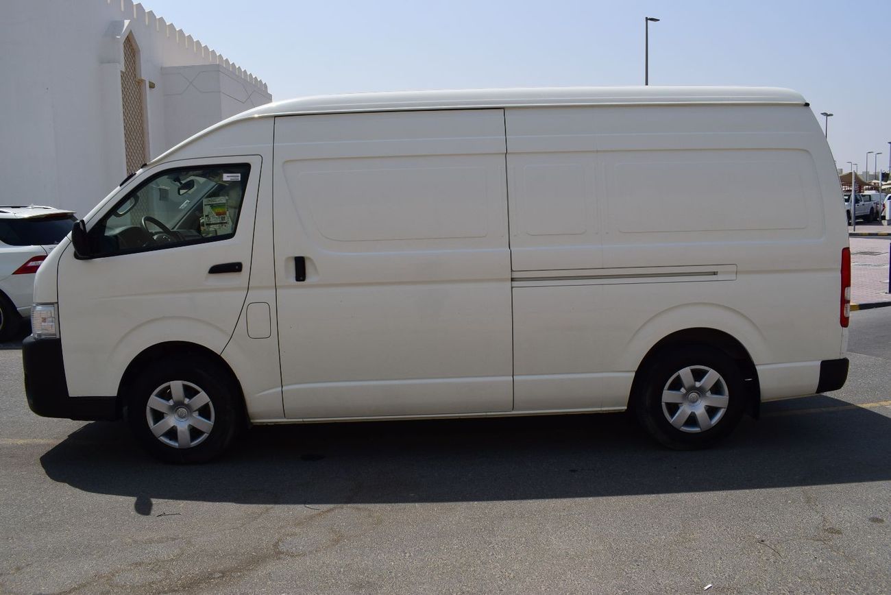 Toyota Hiace Toyota Hiace Highroof Van 2.7L , model:2023. Only done 6000 km