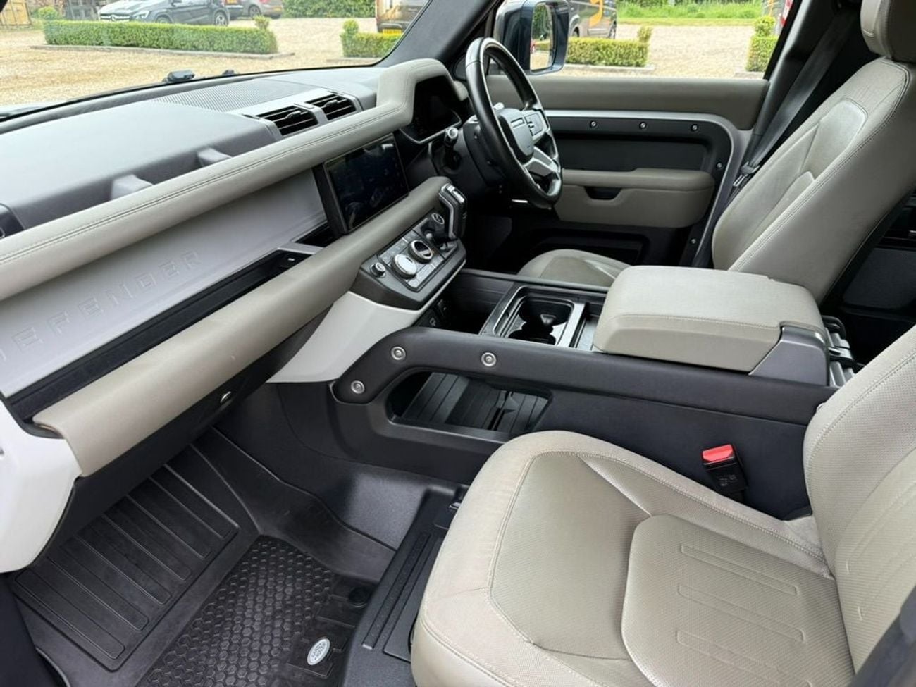 Land Rover Defender P400 110 S 3.0L (7 Seater)