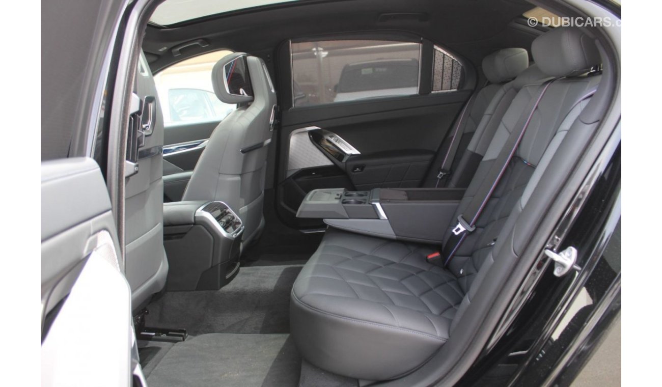 بي أم دبليو i7 BMW I7 M60 FULL ELECTRIC 2023 MODEL 520 RANGE