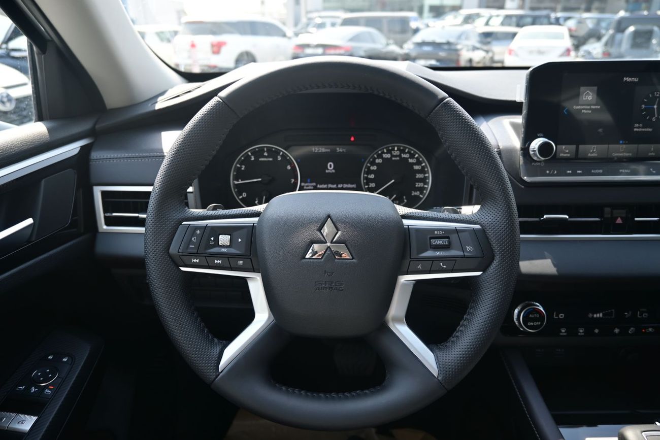 Mitsubishi Outlander Mitsubishi Outlander Hi-Line 2.5L Petrol 4WD, Model 2025, Color Silver