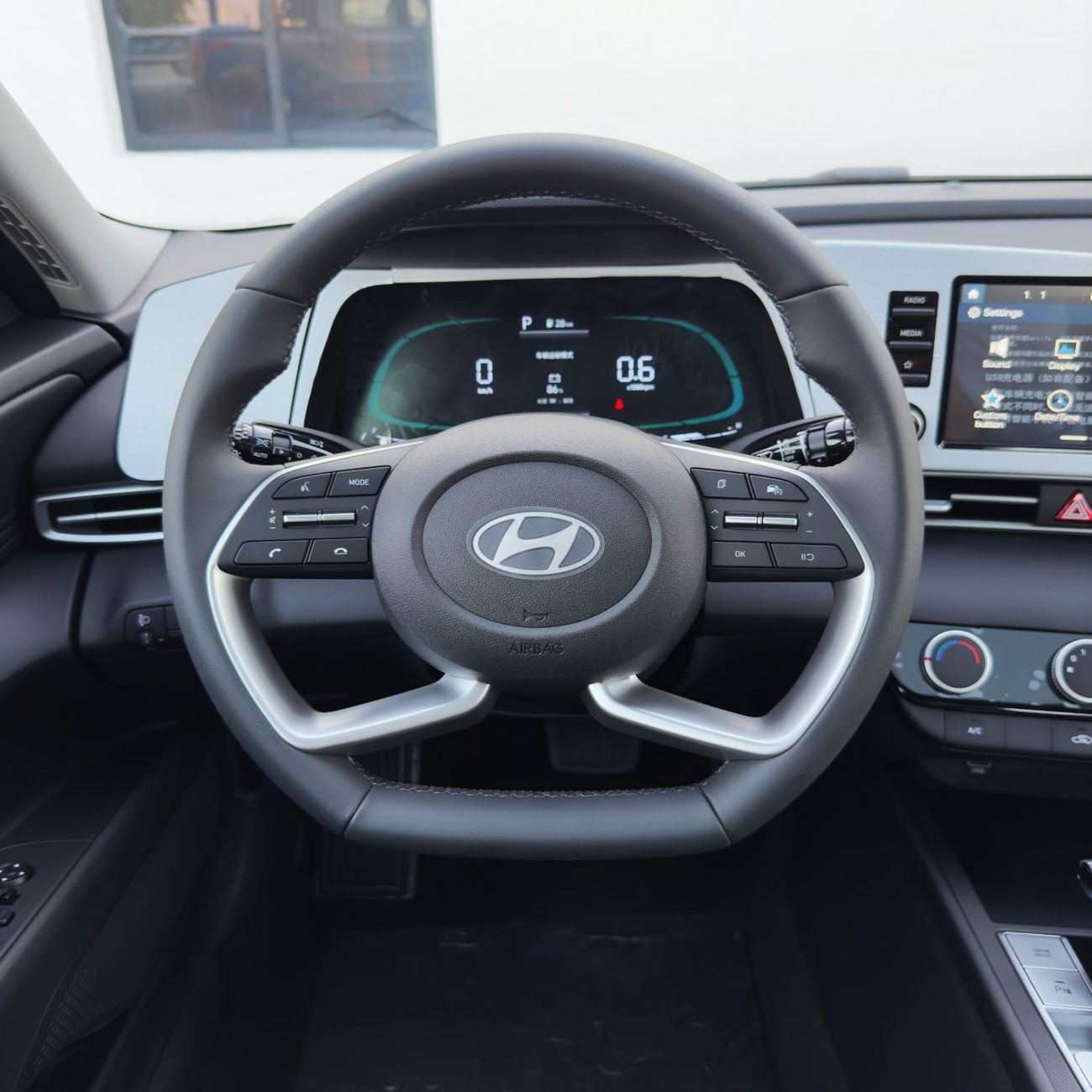 هيونداي إلانترا HYUNDAI ELANTRA 1.6L - CVT - GLX - ELITE - GRAY INSIDE BLACK 