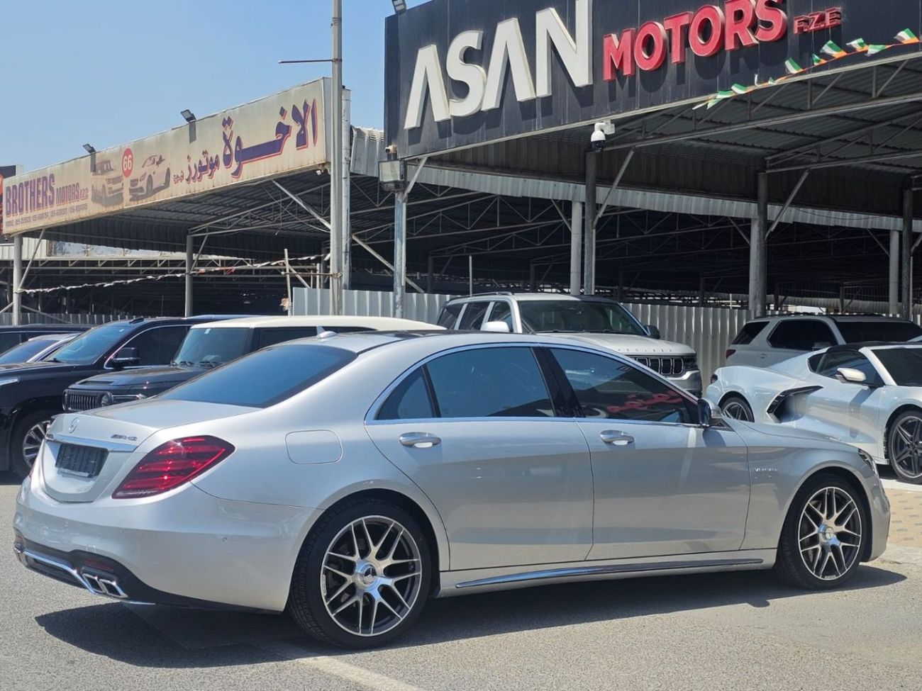 Mercedes-Benz S 560 Std 4.0L (463 HP)