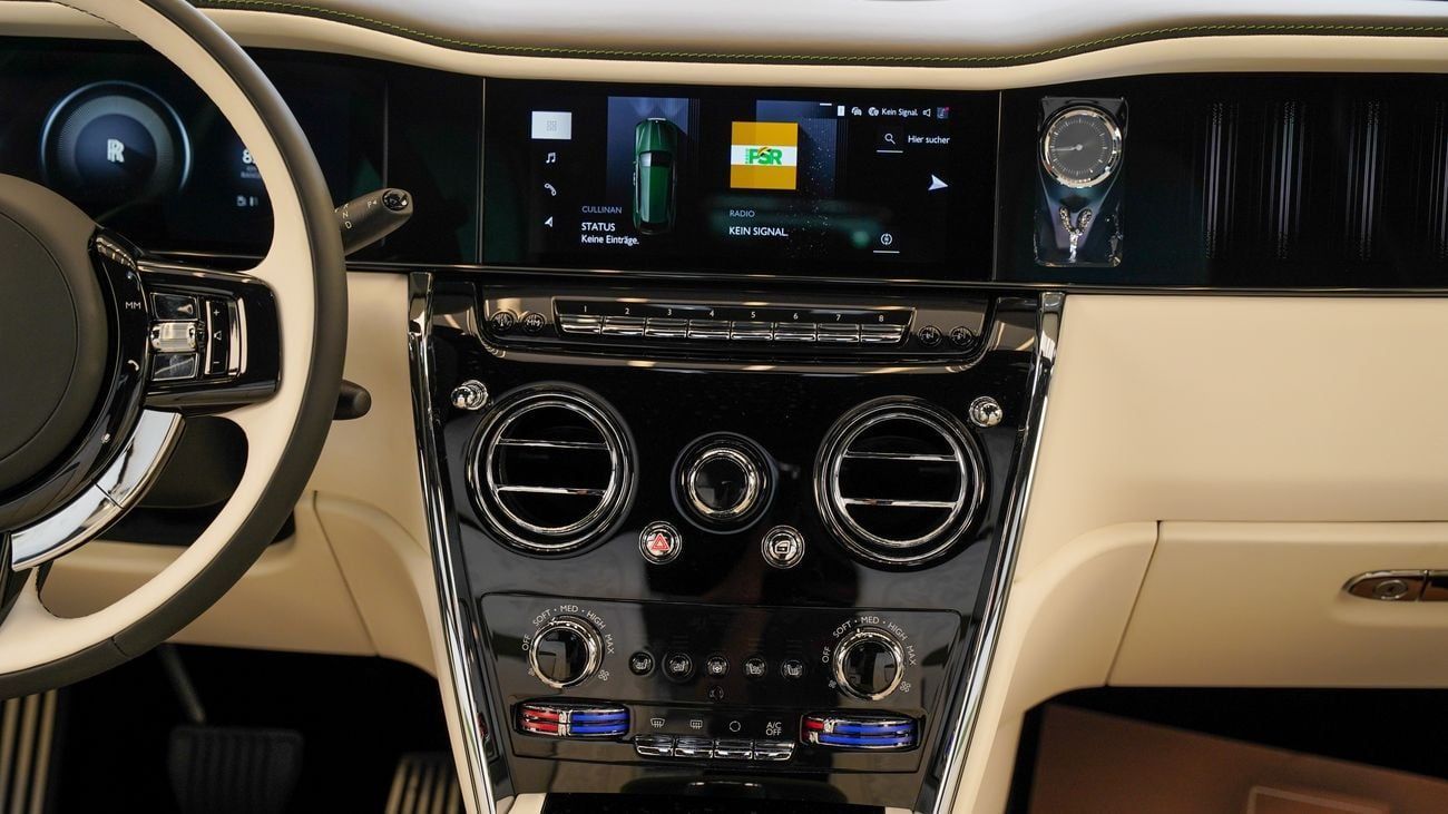 Rolls-Royce Cullinan Rolls Royce Cullinan - Silver Badge - 2026