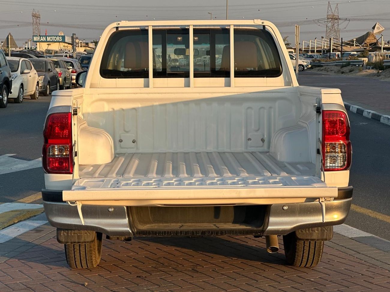تويوتا هيلوكس GL 2.7L Double Cab Utility RWD