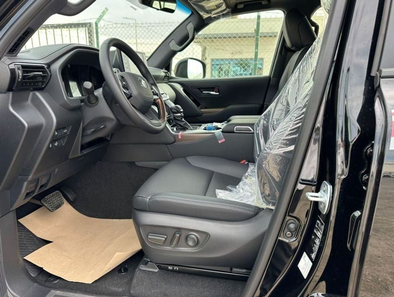 Toyota Land Cruiser 2025 Toyota Land Cruiser GXR 4.0L AT Petrol (Mid Option)