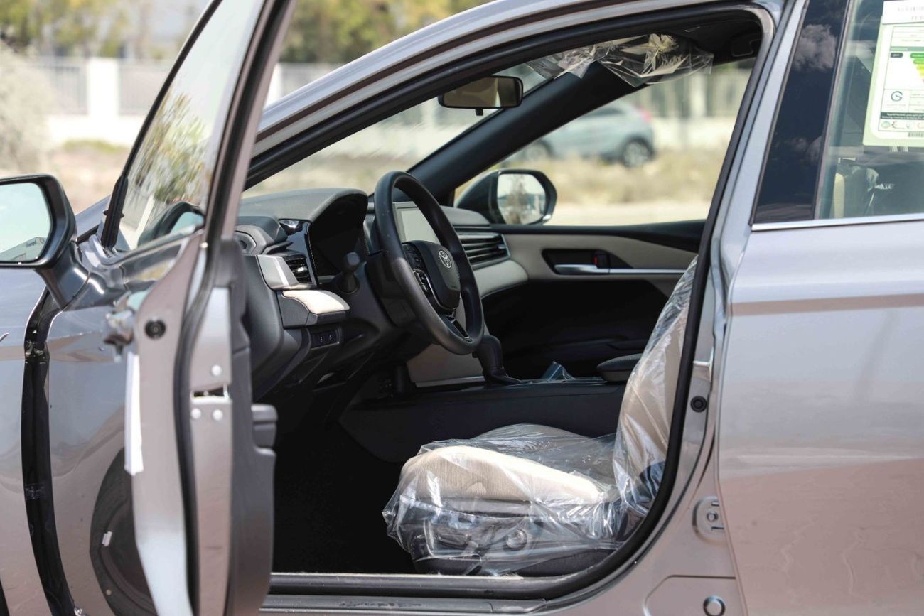 Toyota Camry 2025 TOYOTA CAMRY LE 2.5 Hybrid - PRECIOUS METAL inside BEIGE | Export Only