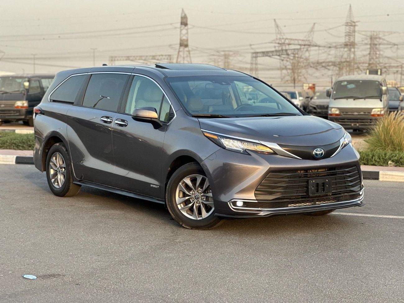Toyota Sienna XLE Hybrid Sunroof Full Option 2022