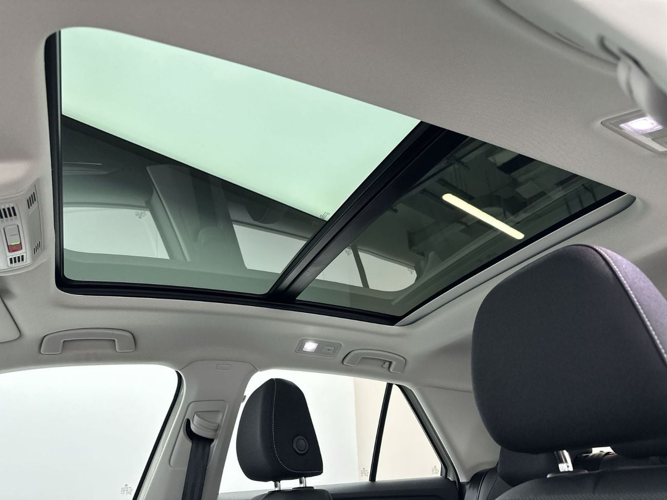 فولكس واجن T ROC STYLE T-Roc Style with Sunroof 1.4L |  Premium Interior | VW Certified | GCC Specs