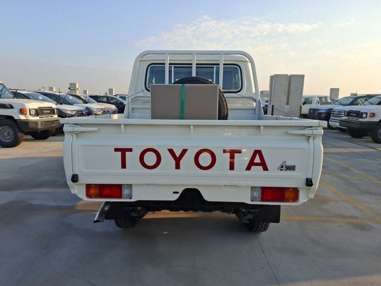 Toyota Land Cruiser Pick Up Double Cab 2.8L AT Diesel V4 with warranty