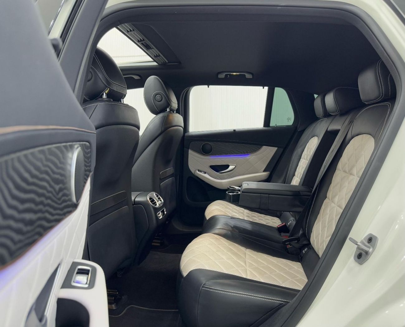 Mercedes-Benz EQC 400 4MATIC 2021 Mercedes Benz EQC 400 4MATIC, 2029 Mercedes Warranty + Service Pack, Very Low Kms, GCC