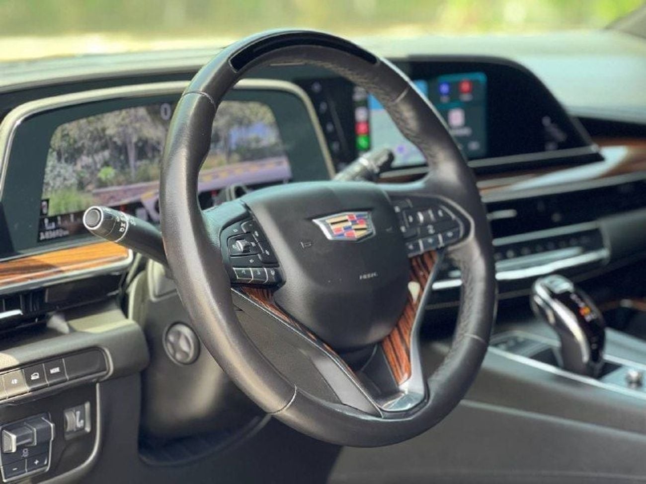 Cadillac Escalade Luxury 6.2L LUXURY PLATINUM 6.2L V8 PTR A/T // 2022 // FULL OPTION WITH RADAR , 360 CAMERA , HEADUP