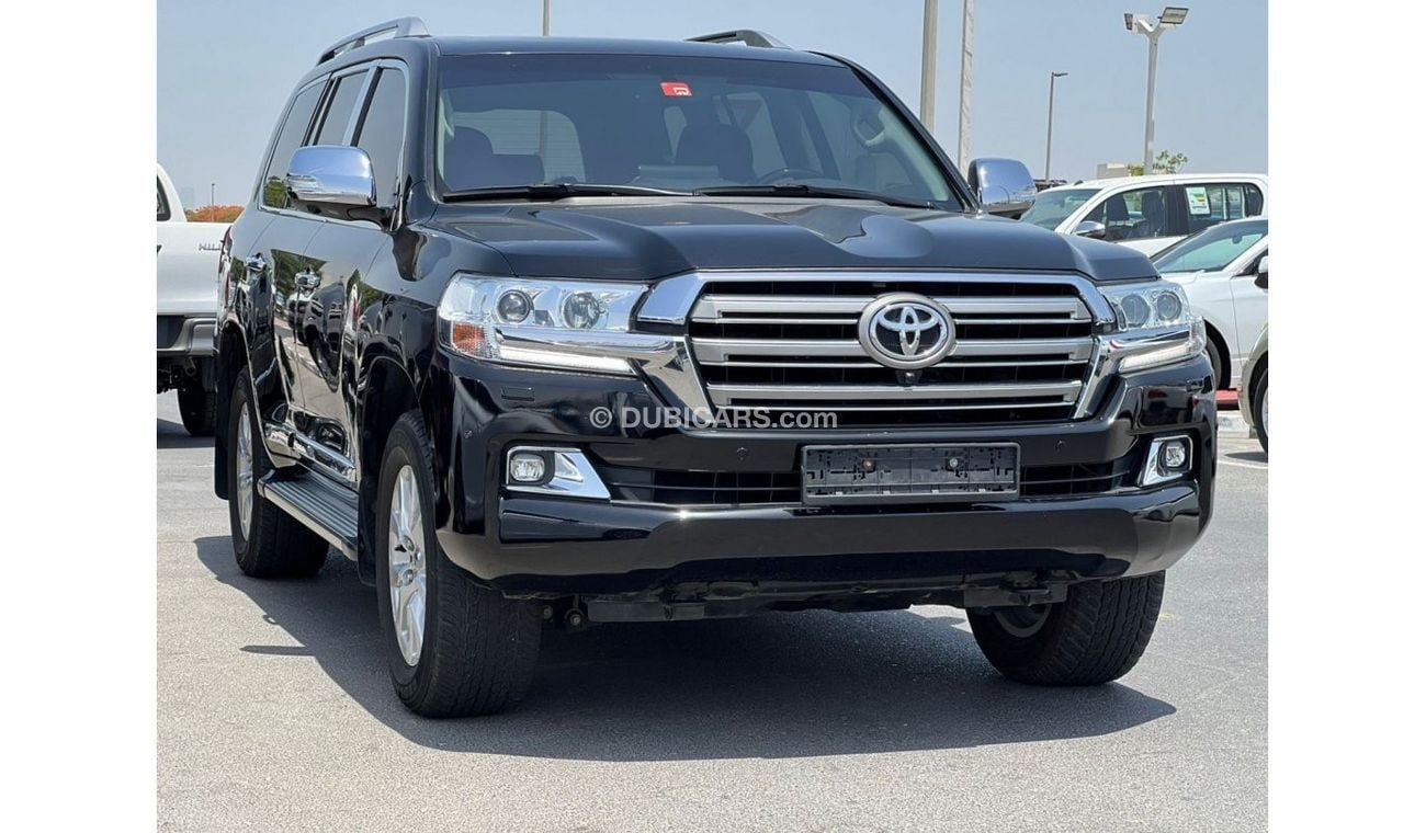 Toyota Land Cruiser 200 4.0L GXR V6 PETROL AUTOMATIC TRANSMISSION ( FULL OPTION)