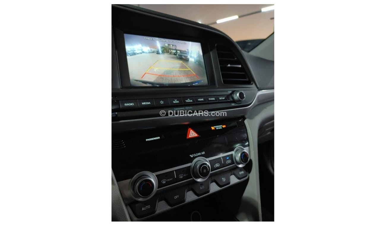 Hyundai Elantra Base