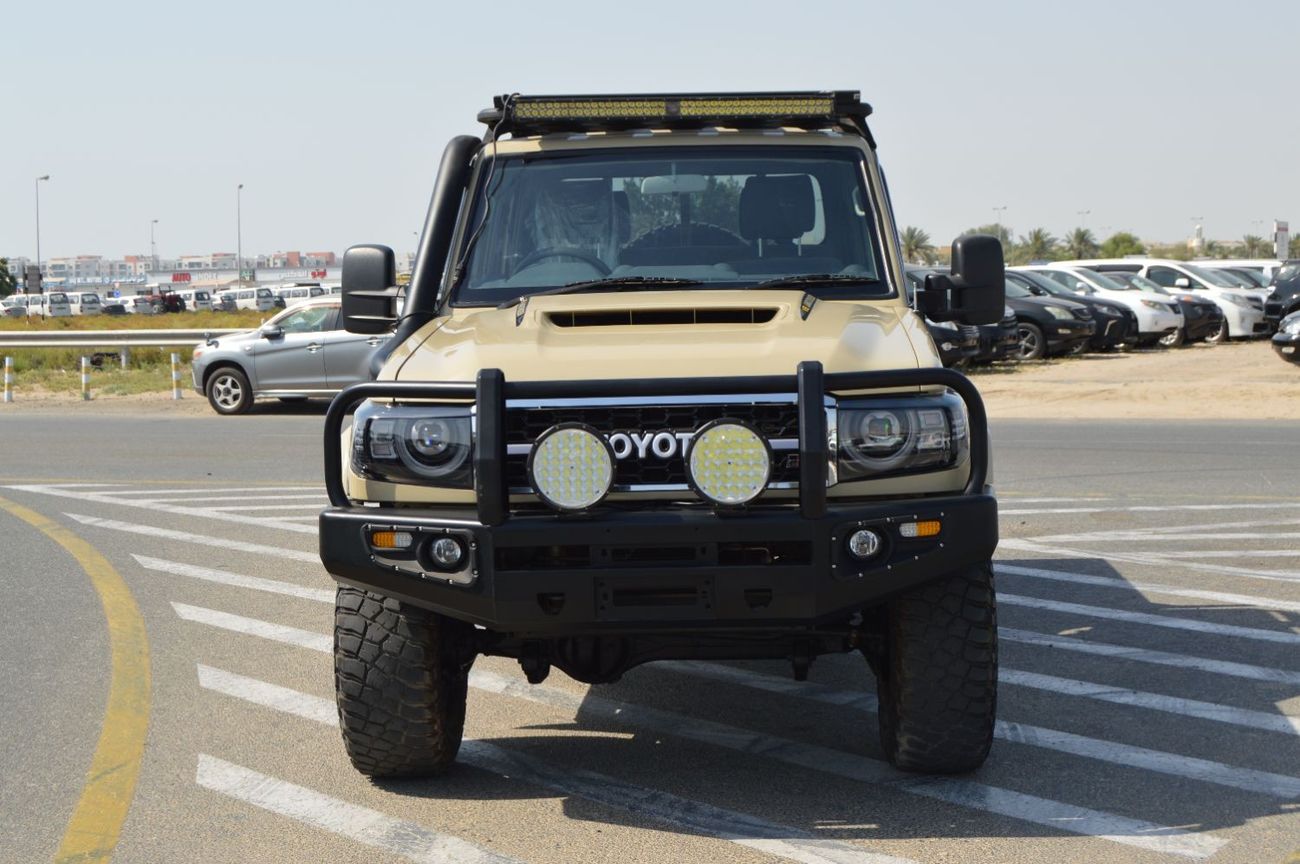 Toyota Land Cruiser Pick Up Perfect inside and outside