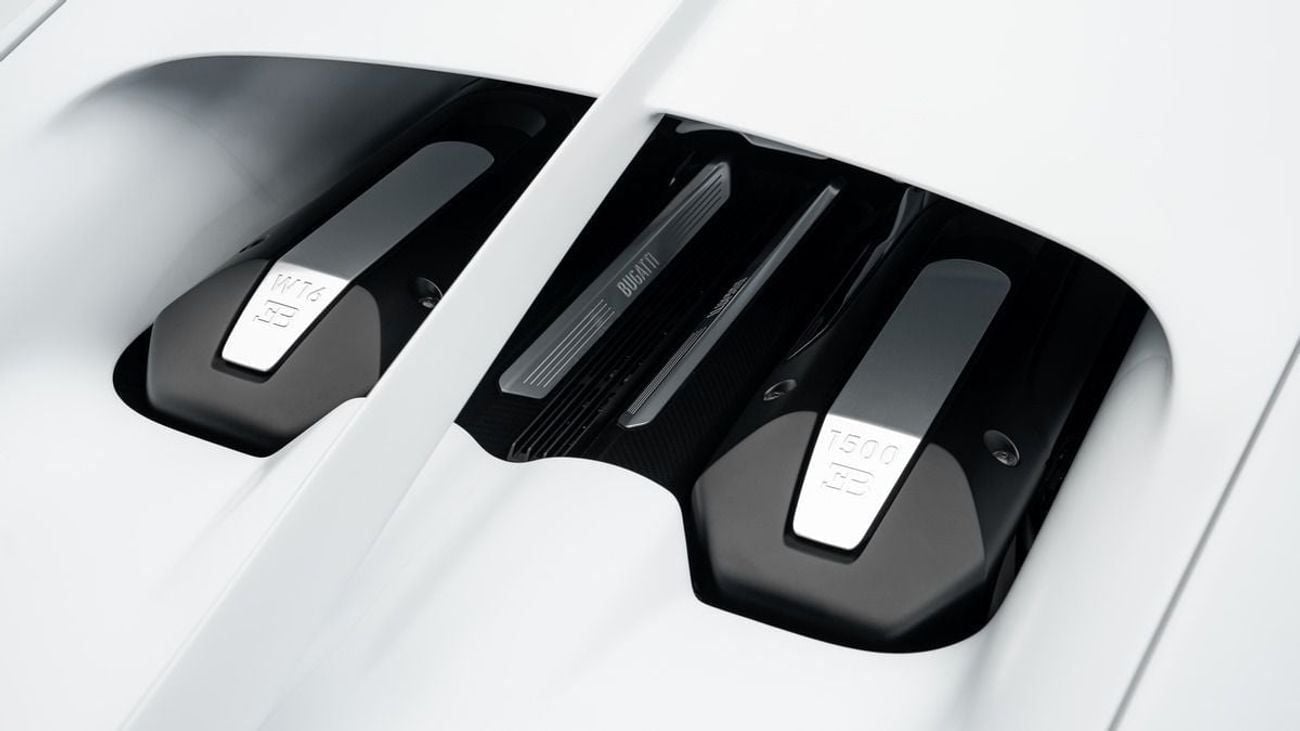 بوغاتي شيرون Sport - 2021 - Euro Specs - Under Warranty and Service contract