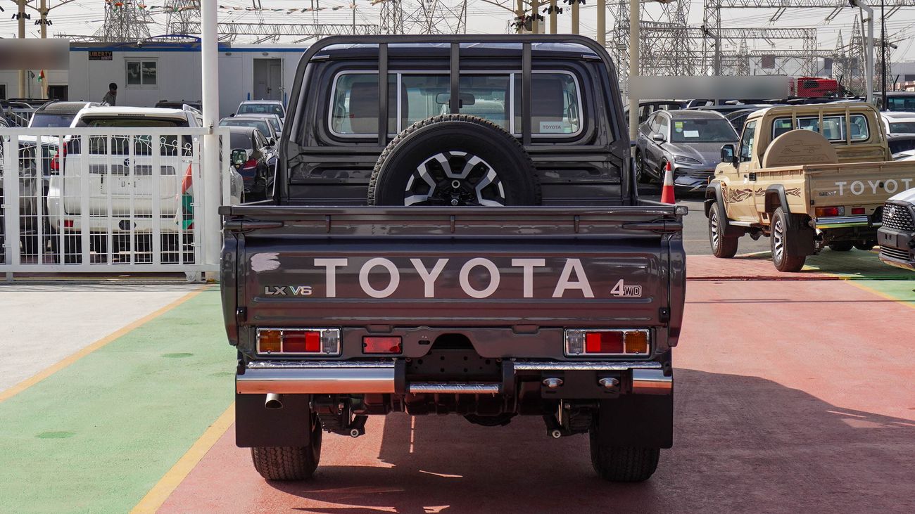 تويوتا لاند كروزر بيك آب LX 4.0L V6 A/T