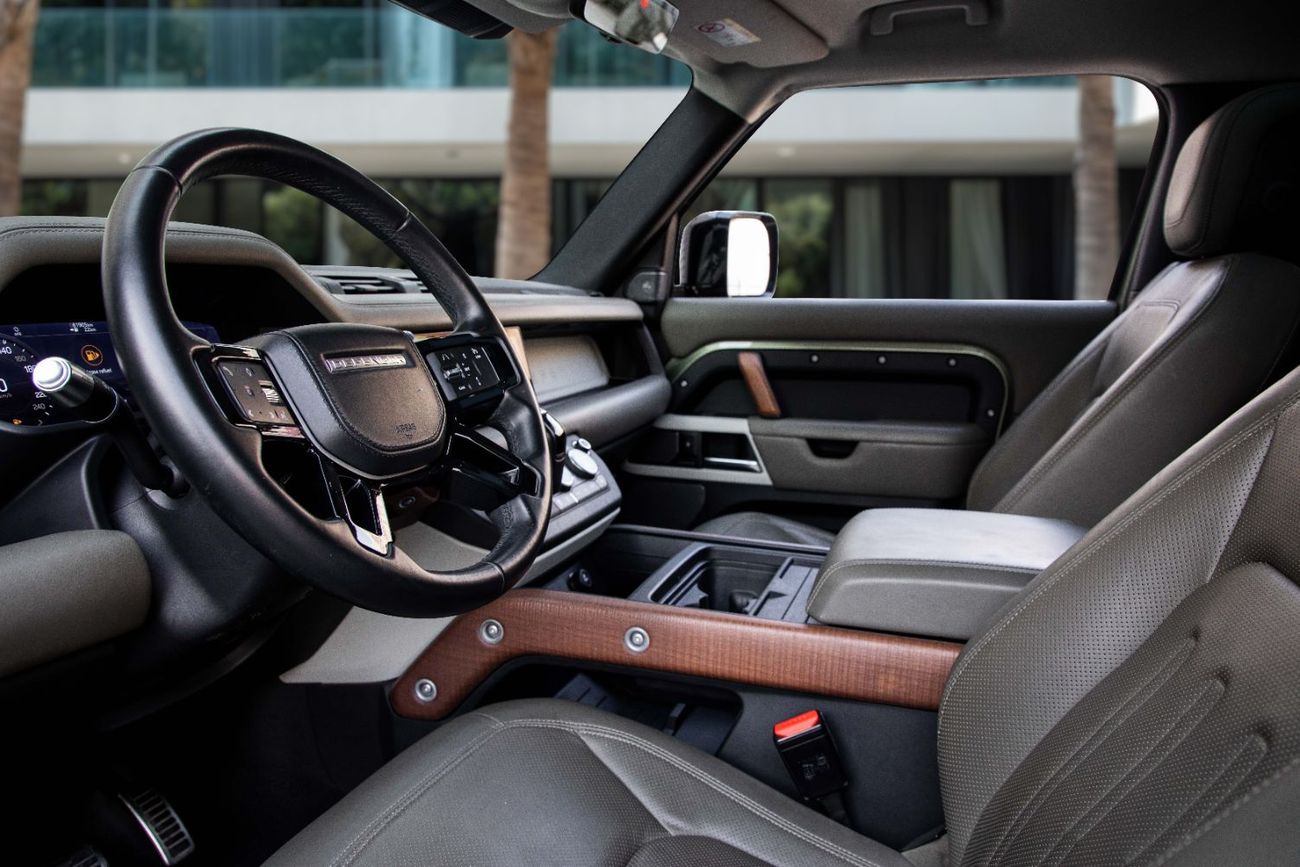 لاند روفر ديفندر 4,896 P.M  | 0% Downpayment | HSE P400 || IMMACULATE!