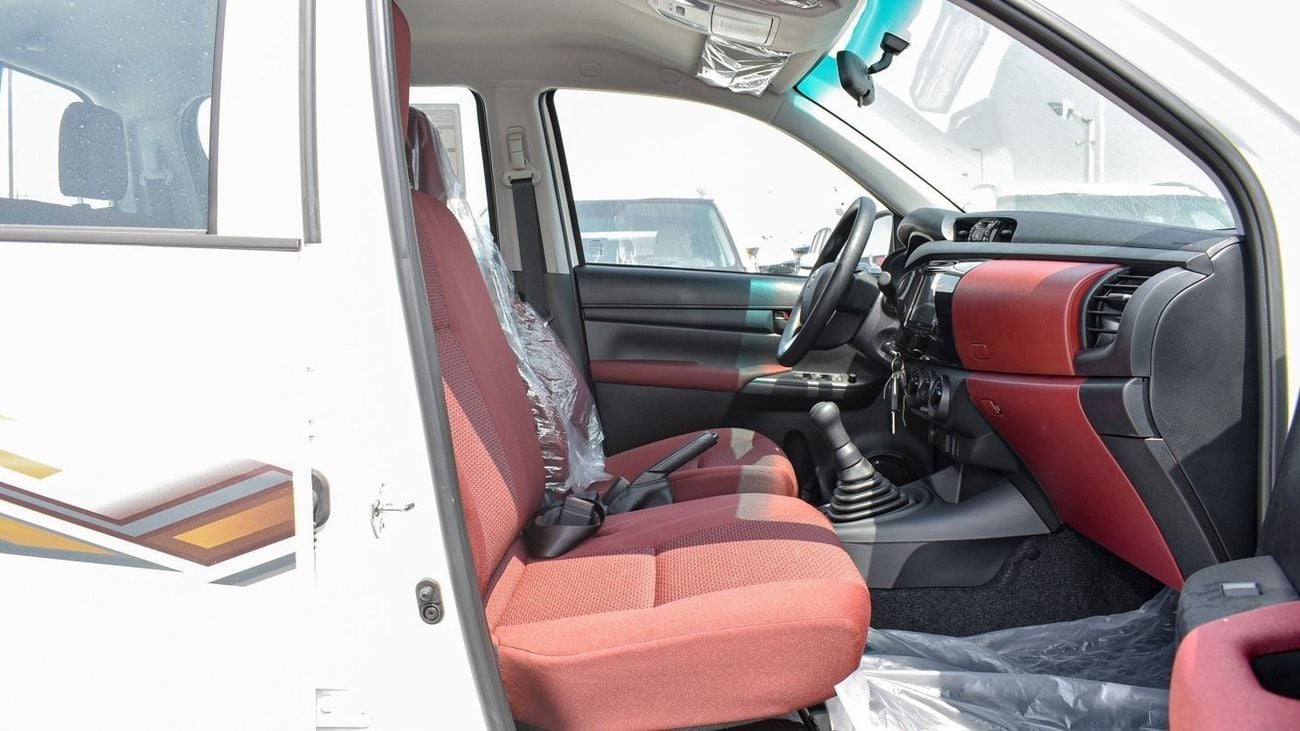 Toyota Hilux 2.7L M/T. RWD