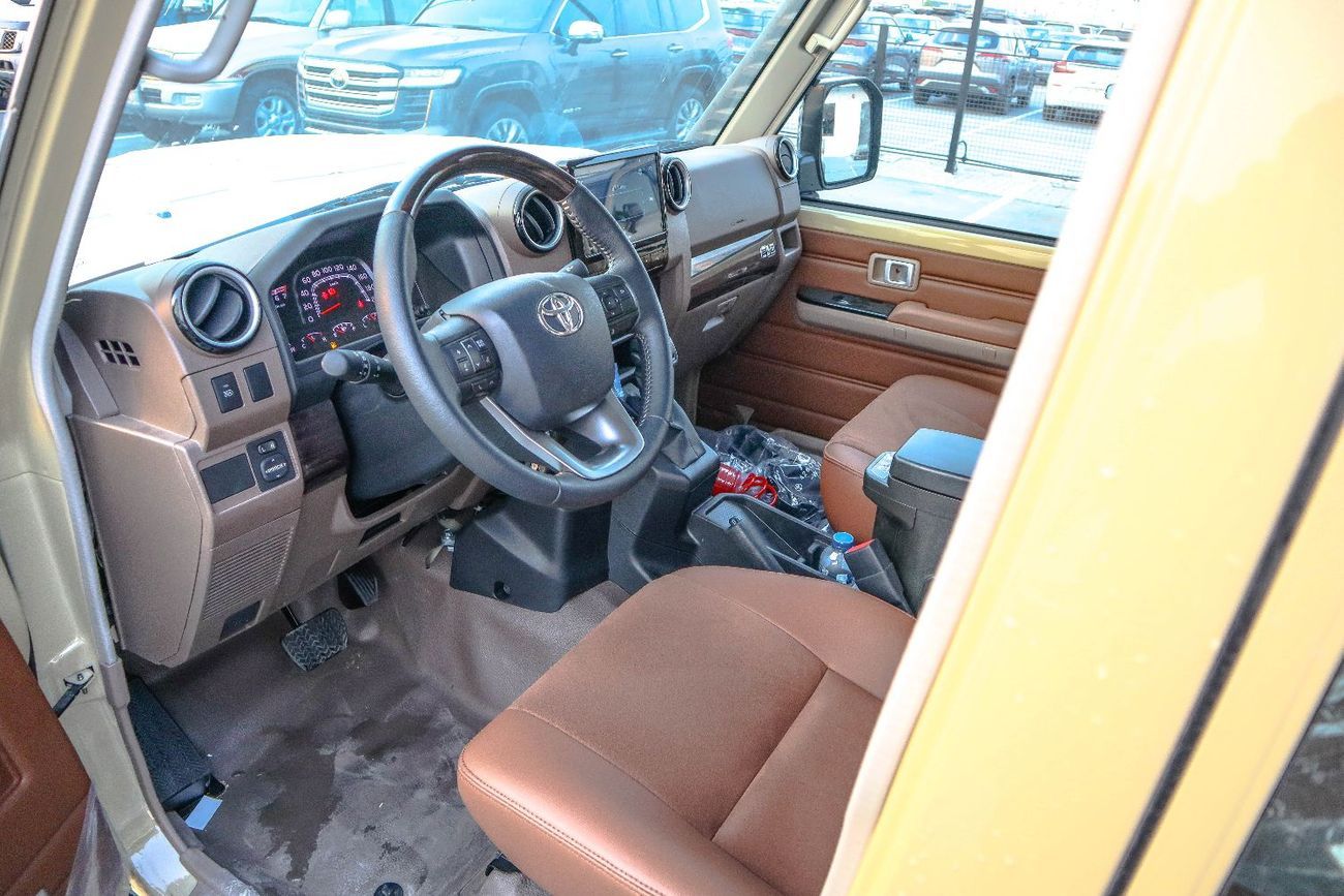 تويوتا لاند كروزر بيك آب Std 4.0L Double Cab Utility 4WD