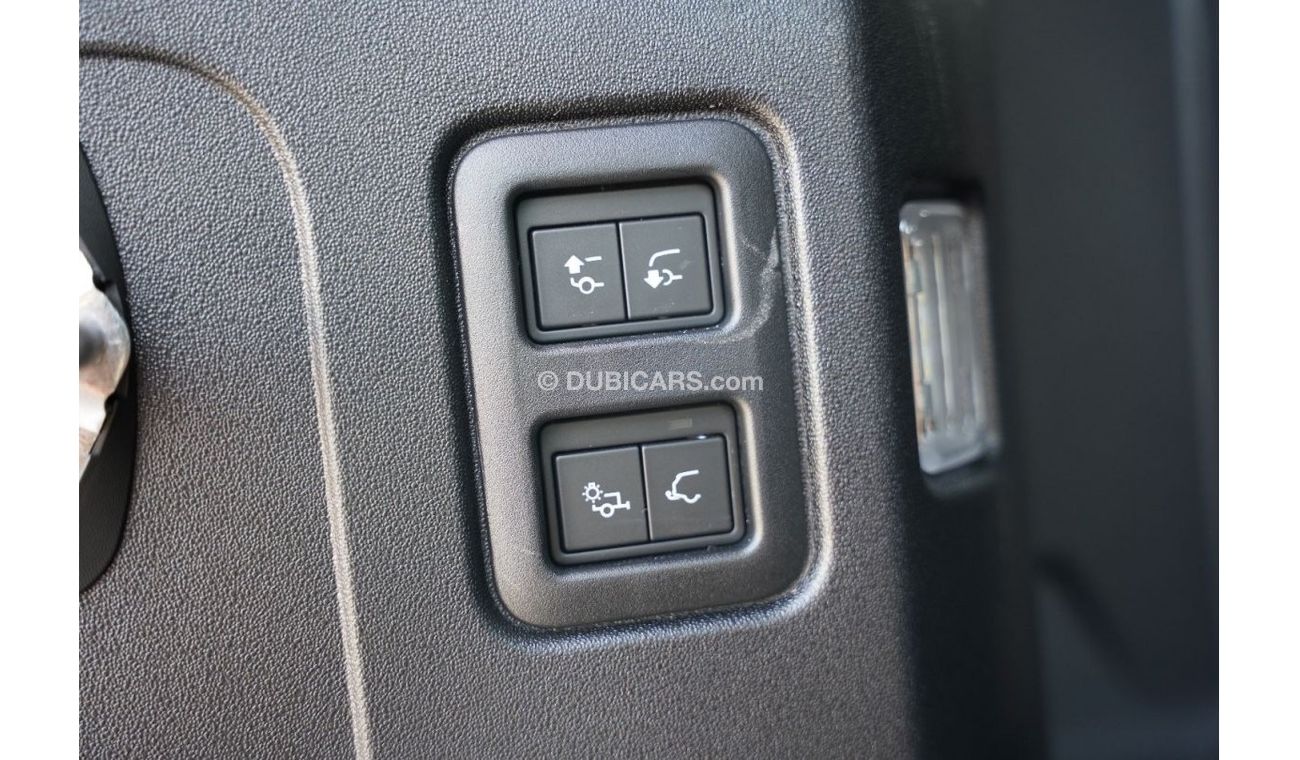 لاند روفر ديفندر 2023 LAND ROVER DEFENDER 110 X DYNAMIC V6 3.0L AWD 0Km ‎