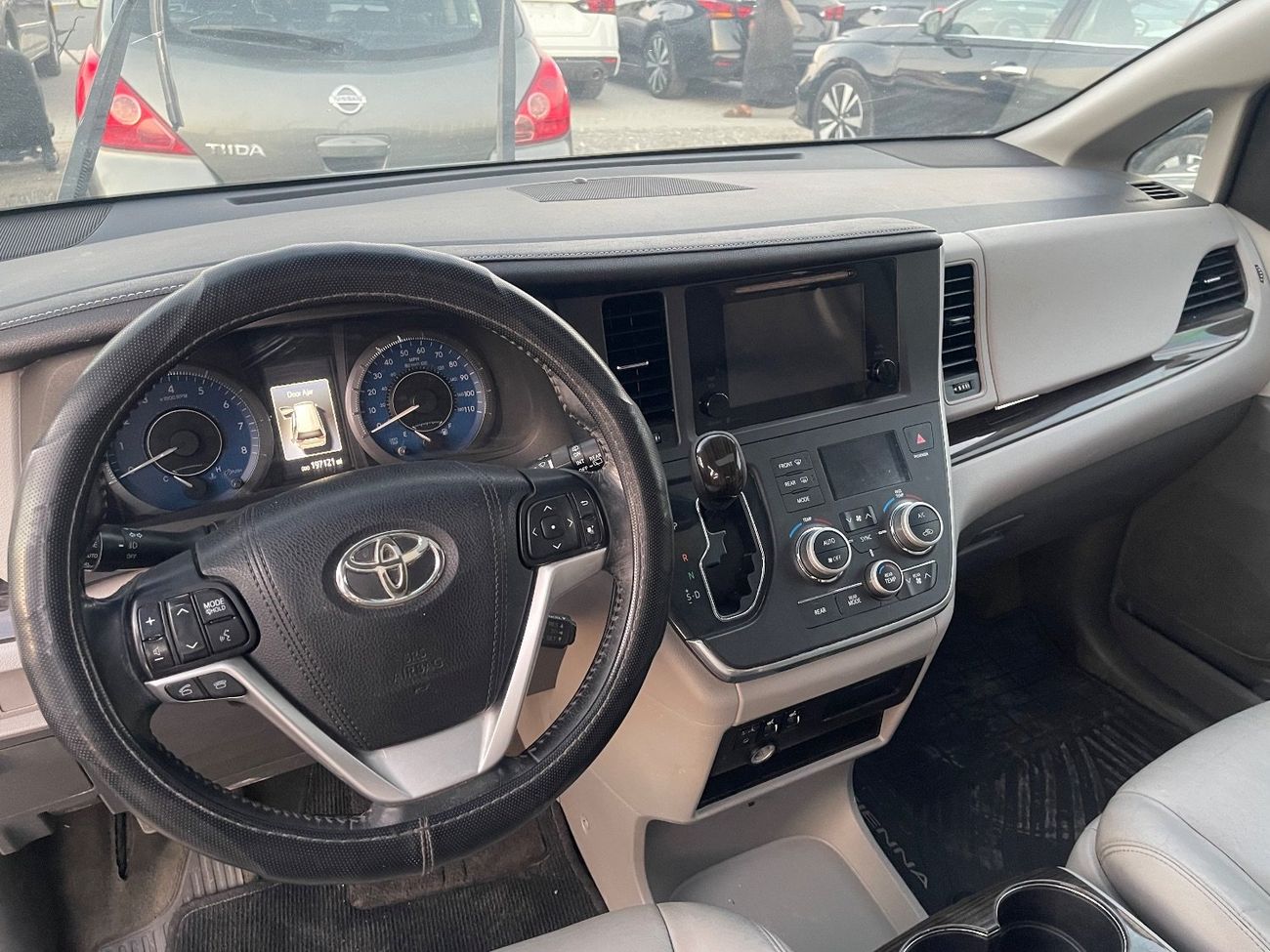 تويوتا سيينا XLE Full Option