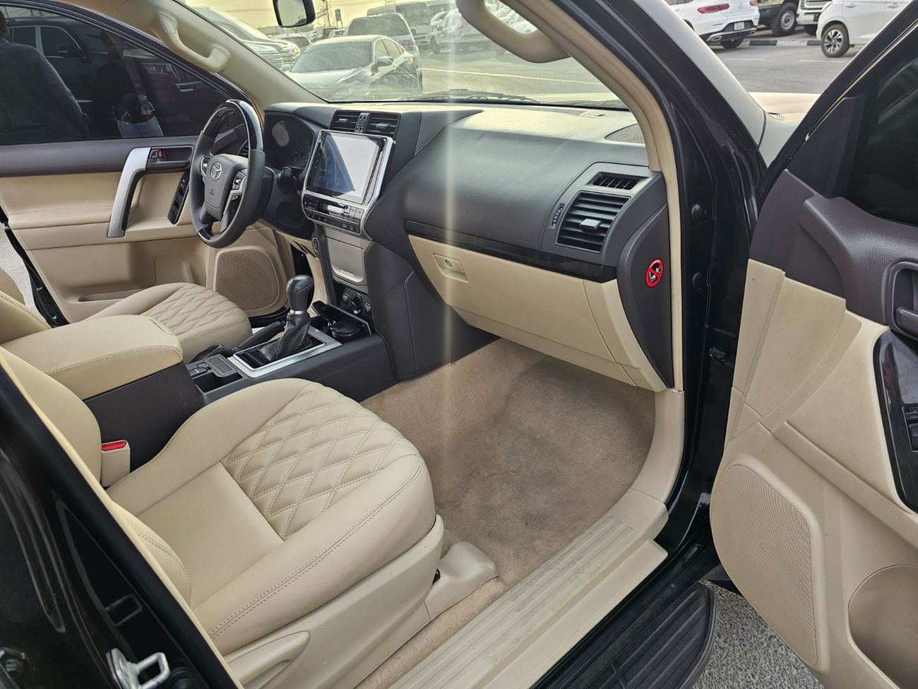 Toyota Prado TX-L Top 2.7L LHD-4WD-Automatic-Petrol-GCC specs-6 Cylinders-7Seats-5 Doors